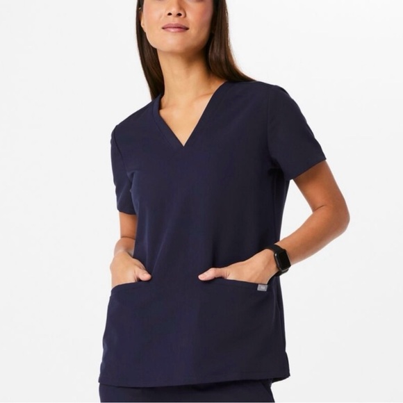 FIGS Scrub Top - Casma, Three-Pocket - Technical Collection - Picture 2 of 5